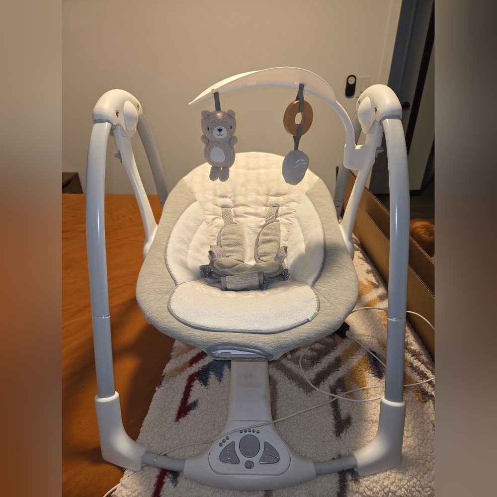 Ingenuity ConvertMe Swing 2 Seat Wynn in great condition